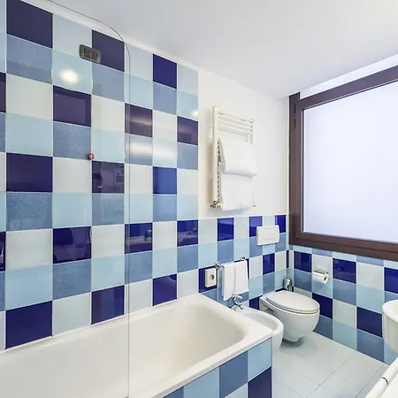 Mercure Piazza Bologna فندق